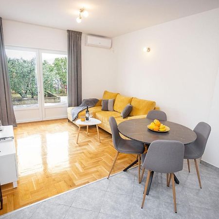 Apartments Veronika Трогір Екстер'єр фото