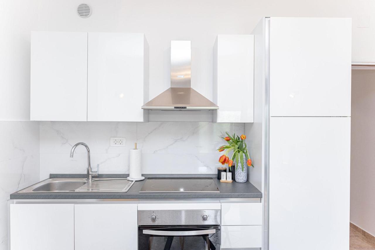 Apartments Veronika Трогір Екстер'єр фото