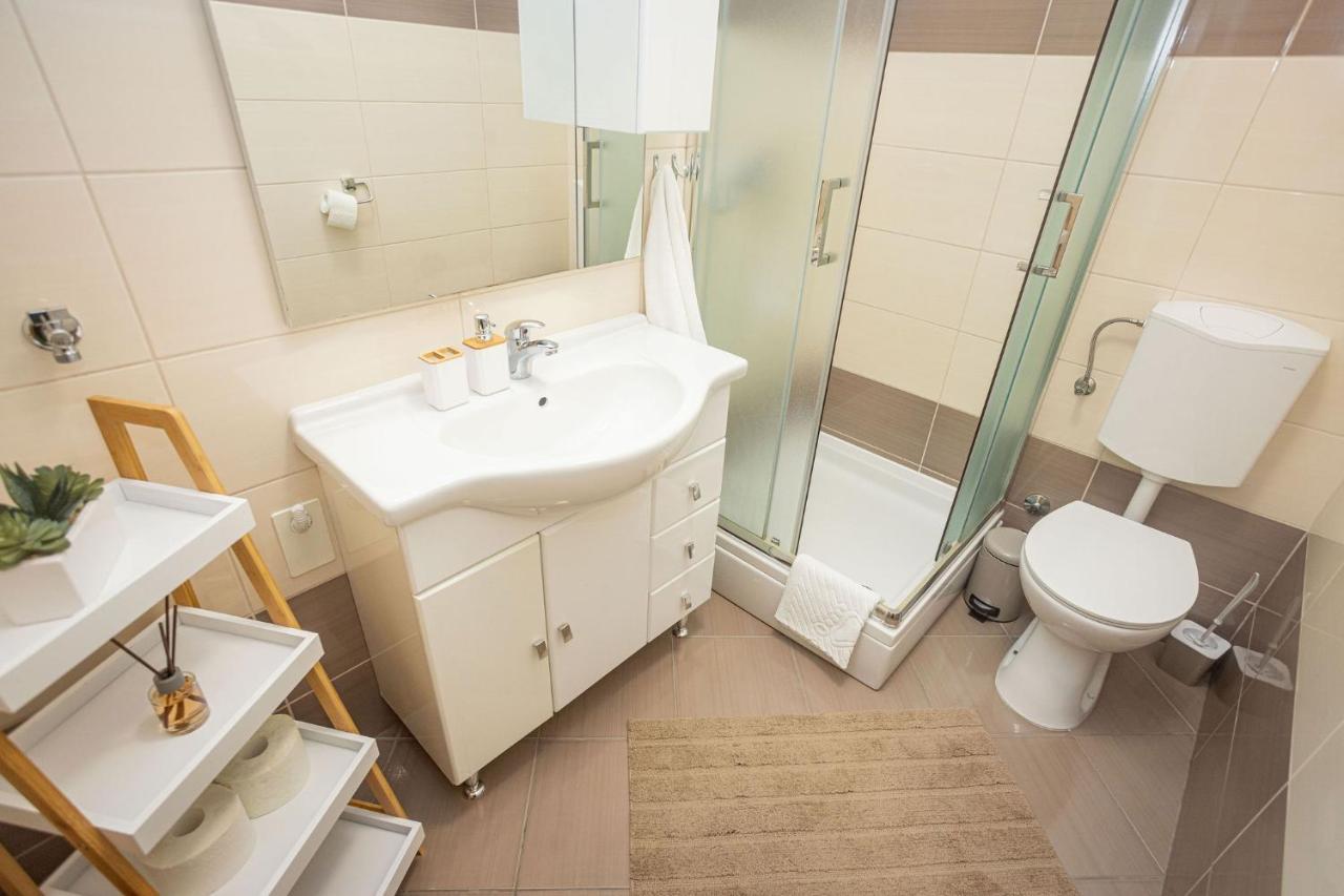 Apartments Veronika Трогір Екстер'єр фото