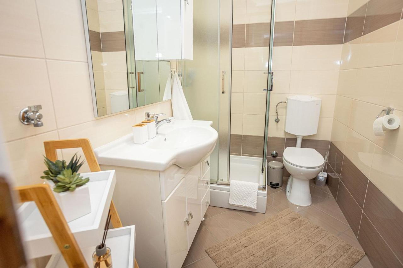 Apartments Veronika Трогір Екстер'єр фото