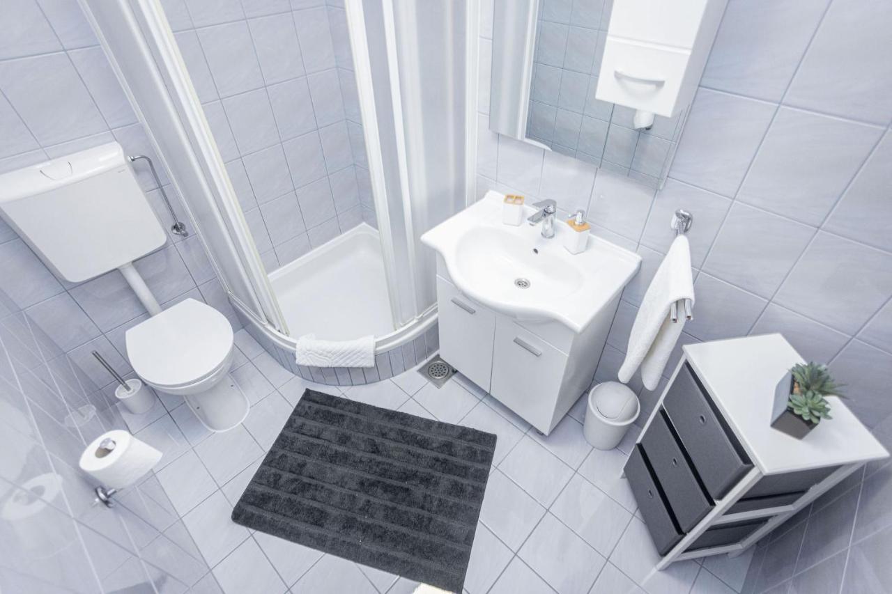 Apartments Veronika Трогір Екстер'єр фото