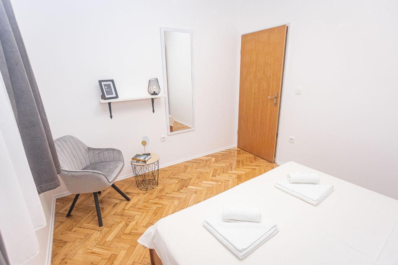 Apartments Veronika Трогір Екстер'єр фото