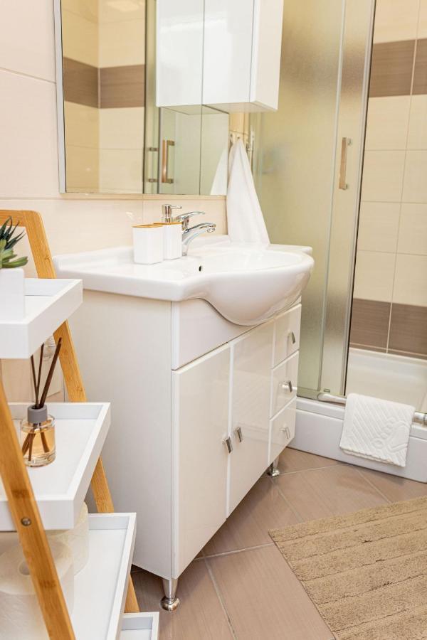 Apartments Veronika Трогір Екстер'єр фото