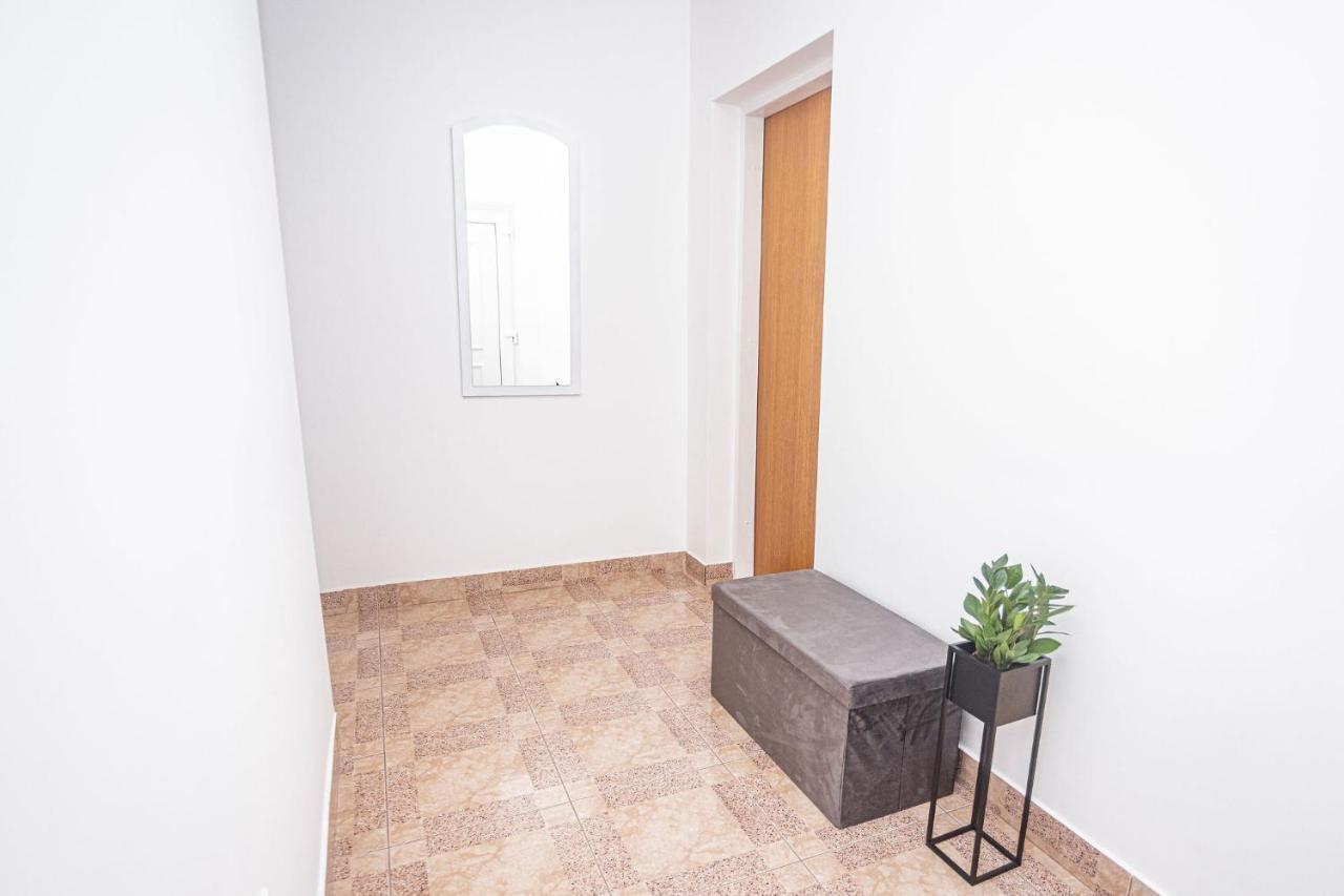 Apartments Veronika Трогір Екстер'єр фото