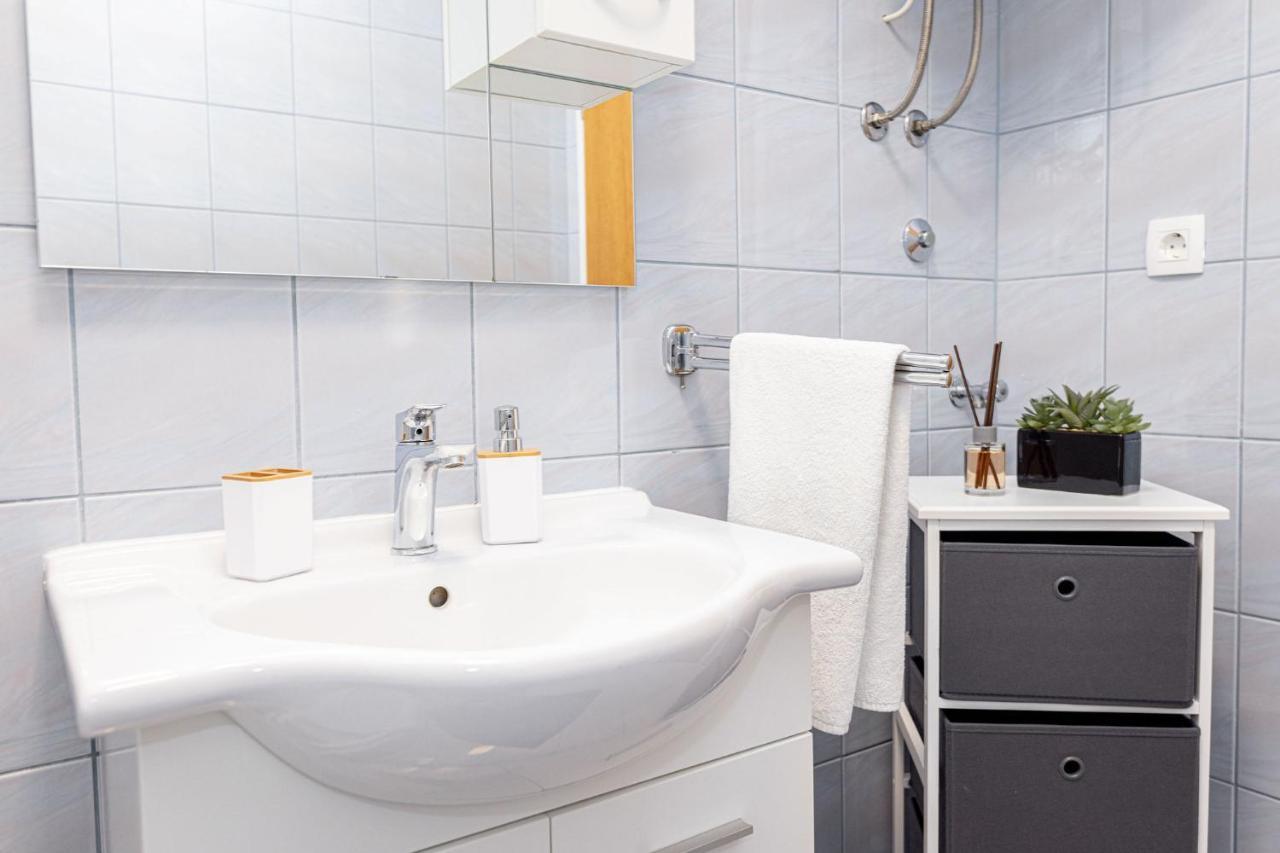 Apartments Veronika Трогір Екстер'єр фото