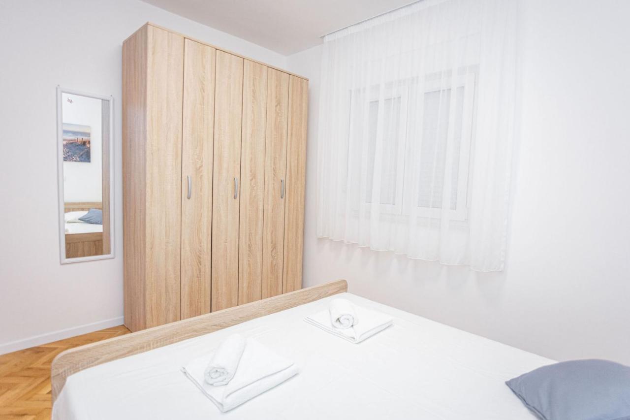 Apartments Veronika Трогір Екстер'єр фото
