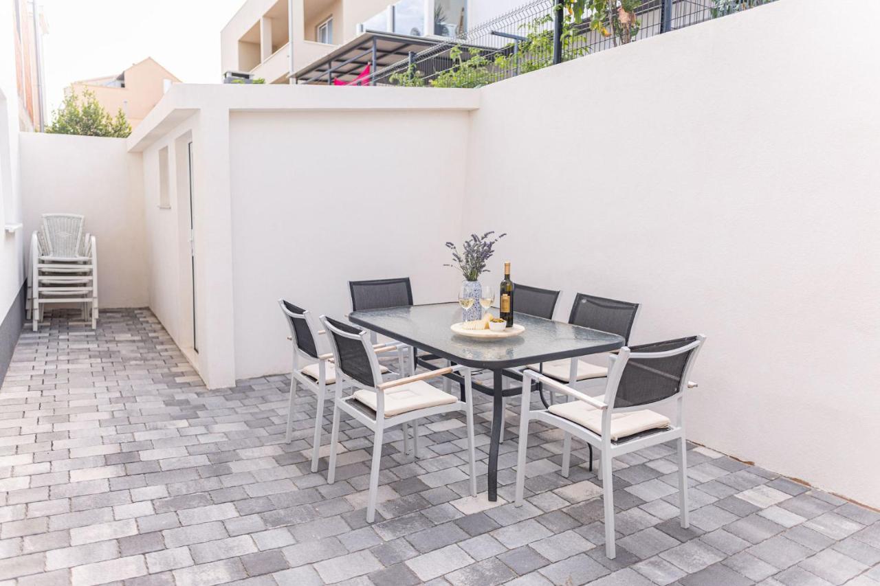Apartments Veronika Трогір Екстер'єр фото