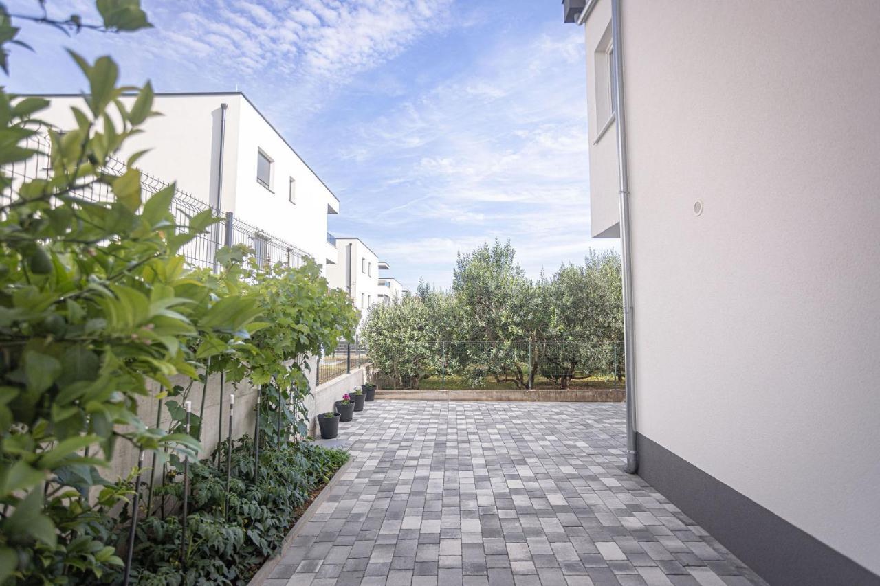 Apartments Veronika Трогір Екстер'єр фото