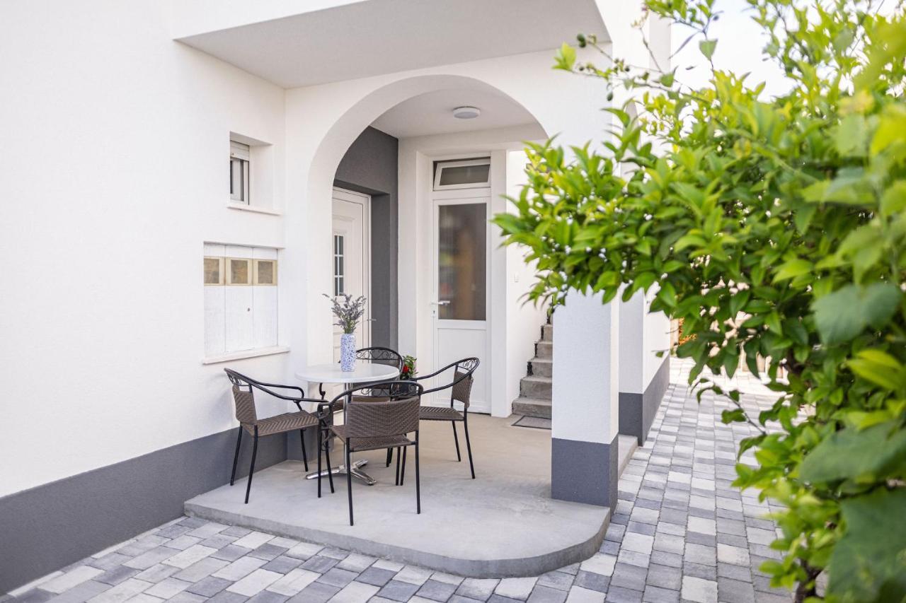 Apartments Veronika Трогір Екстер'єр фото