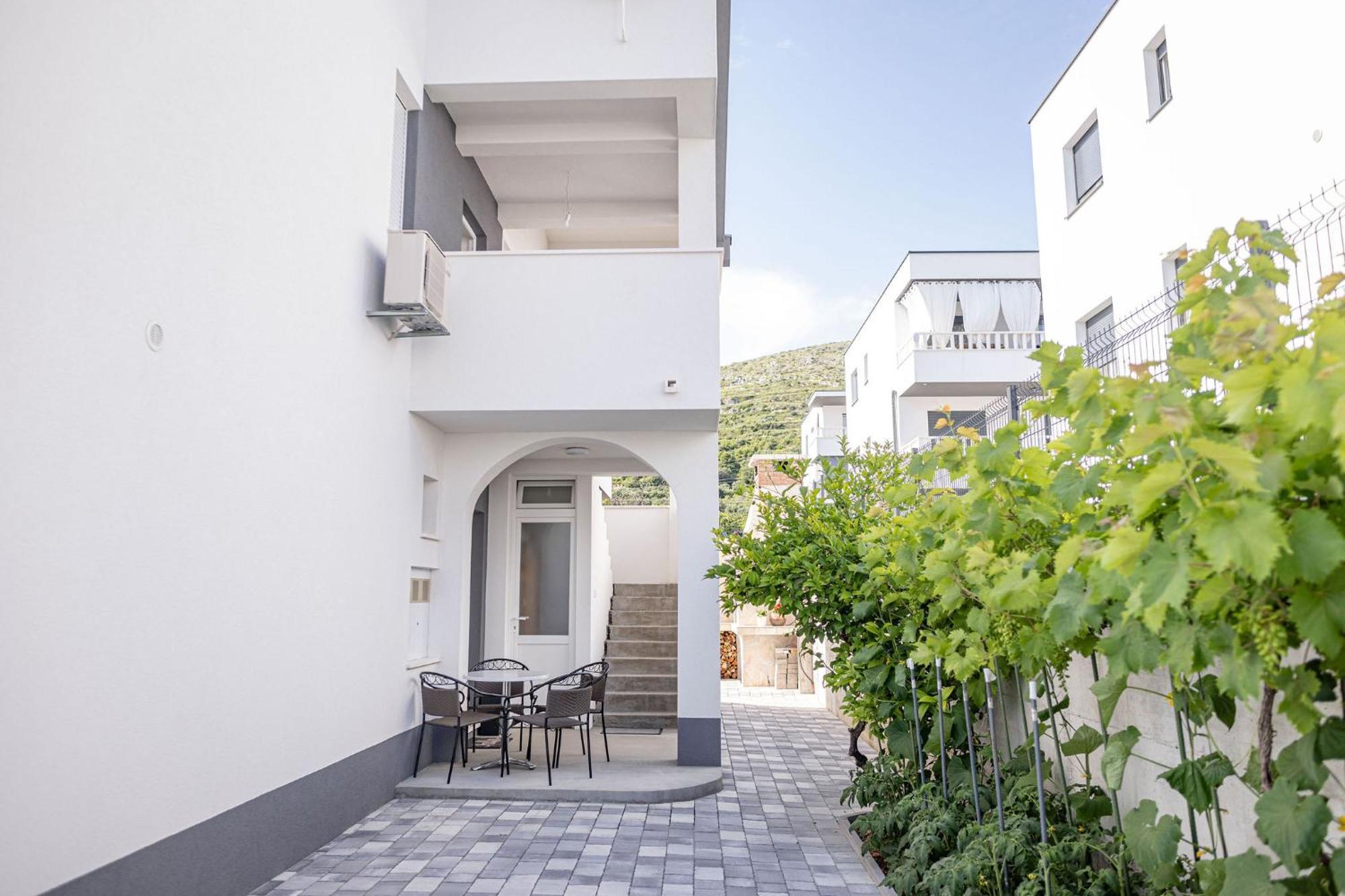 Apartments Veronika Трогір Екстер'єр фото