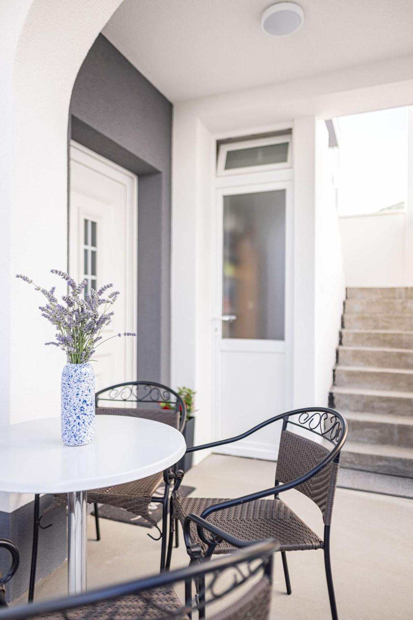 Apartments Veronika Трогір Екстер'єр фото
