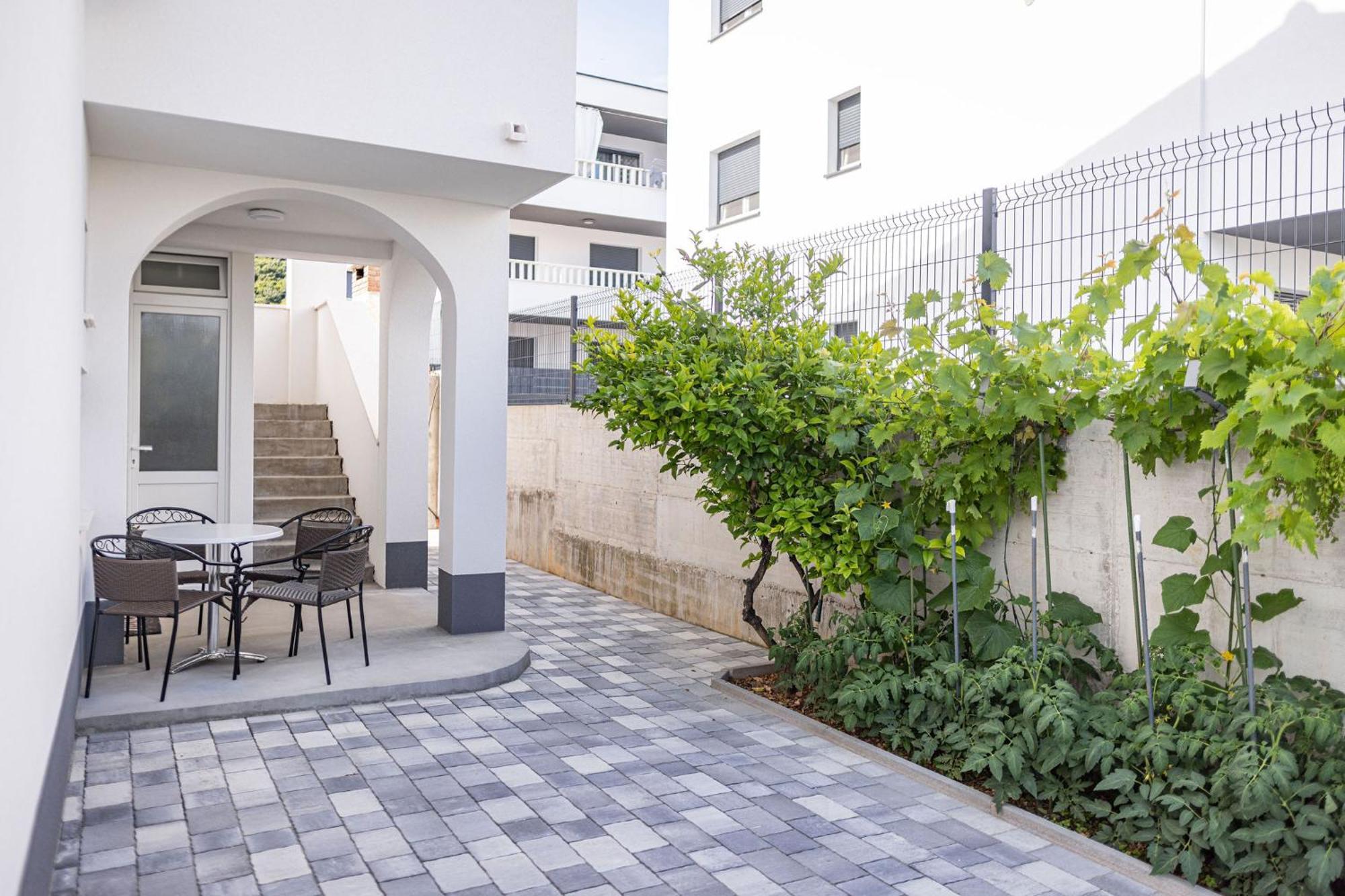 Apartments Veronika Трогір Екстер'єр фото